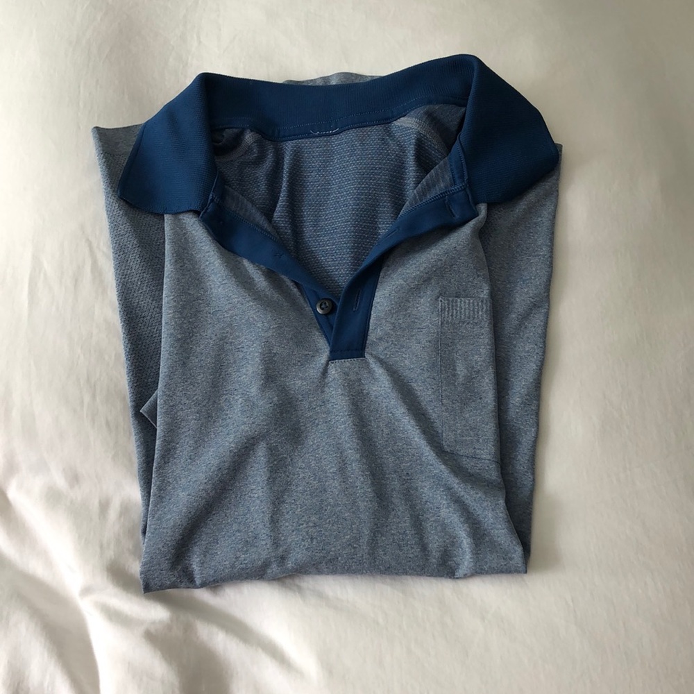 Men’s Lululemon shirt sleeved tee in blue